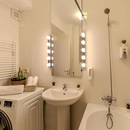 Long Heaven - Spacious 2br Apt With Balcony Apartment