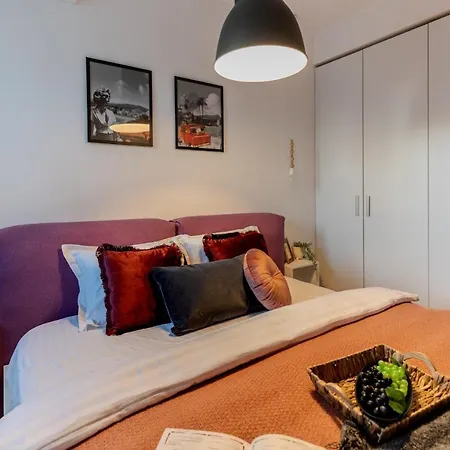 Long Heaven - Spacious 2br Apt With Balcony Apartment