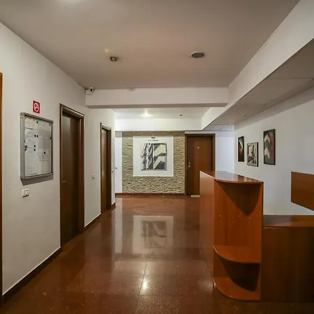 Long Heaven - Spacious 2br Apt With Balcony