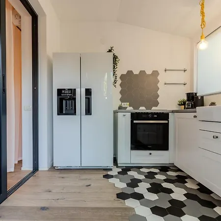 Apartment Long Heaven - Spacious 2br Apt With Balcony *