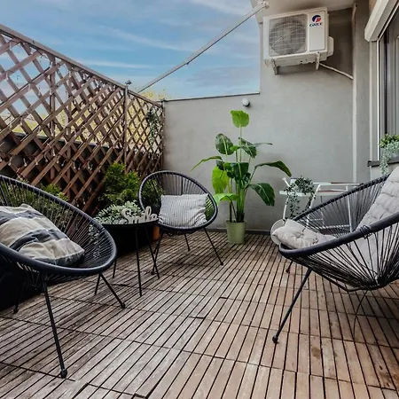 Apartment Long Heaven - Spacious 2br Apt With Balcony *