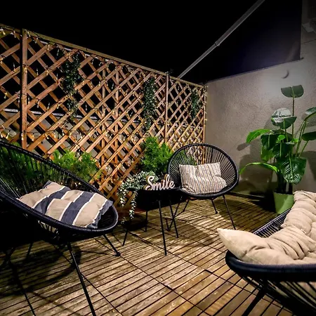Long Heaven - Spacious 2br Apt With Balcony *