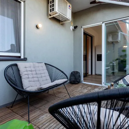 Long Heaven - Spacious 2br Apt With Balcony Apartment *