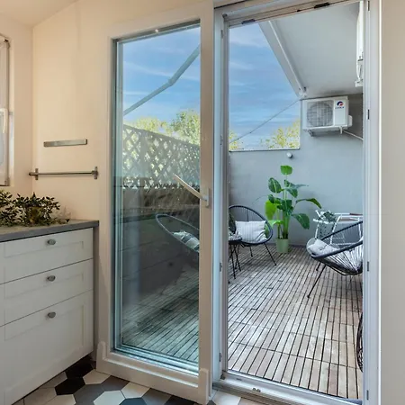 Apartment Long Heaven - Spacious 2br Apt With Balcony